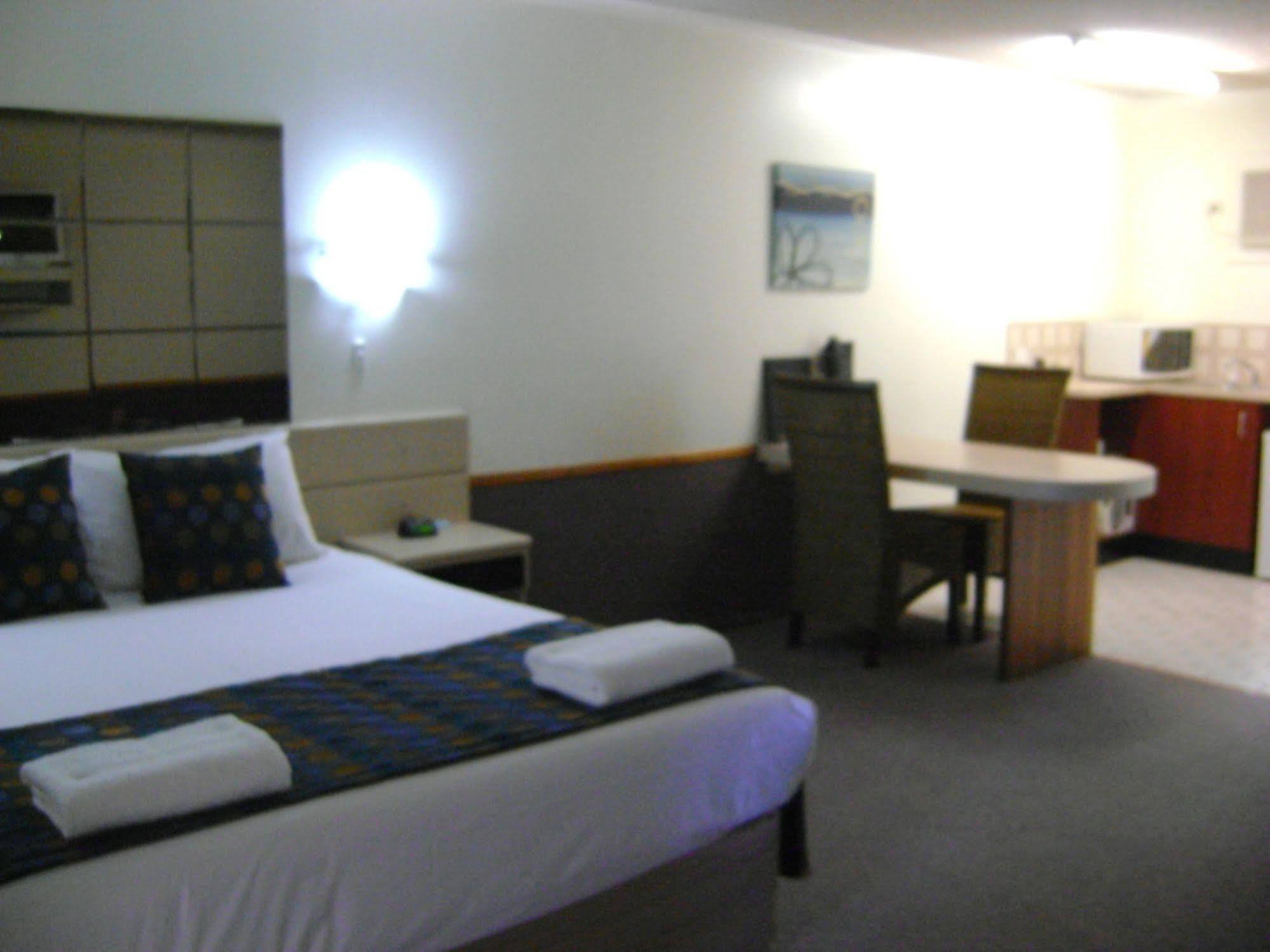 Rockhampton Court Motor Inn Ngoại thất bức ảnh